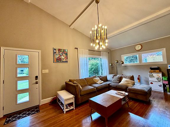 3rd image of 1824 Tamworth Dr