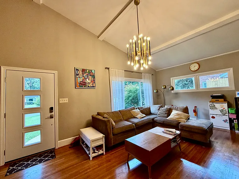 1824 Tamworth Dr — Photo 3