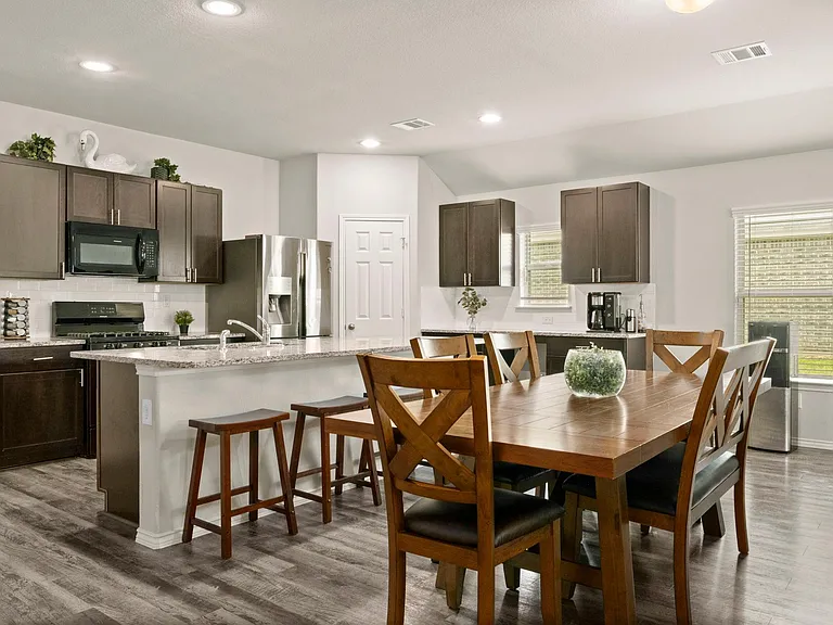 PLENTY OF SPACE FOR FAMILY TO GATHER