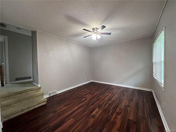 4th image of 23 Rockleigh Dr
