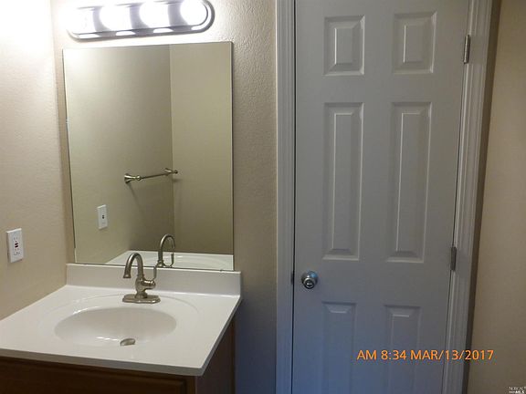 4th image of 178 Woodbury Cir