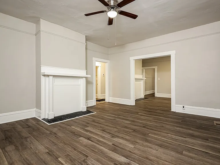 580902_021_living_room_13557265.jpg