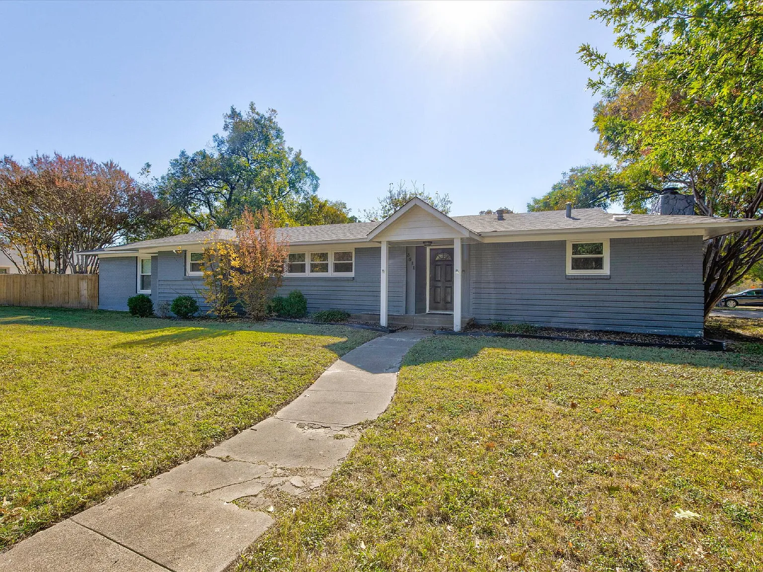 3 bed, 2.0 bath, 2035 sqft, $3,075 — Photo 1