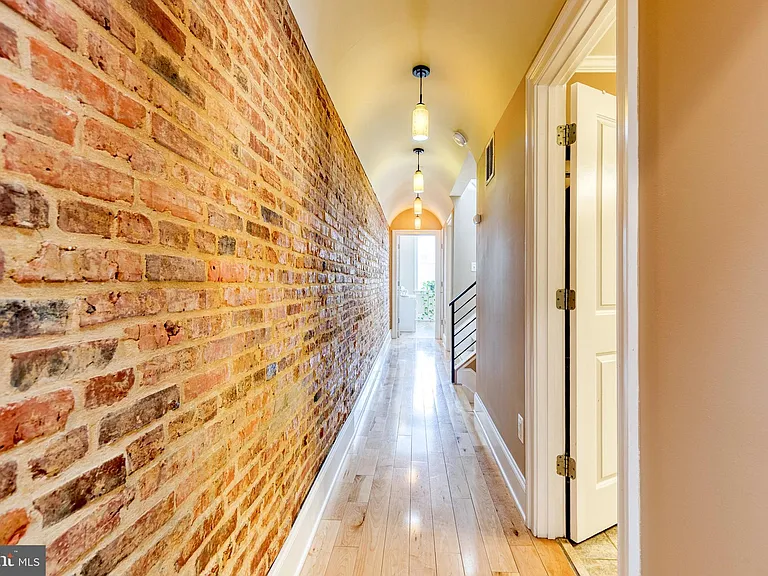 908 S Linwood Ave — Photo 12