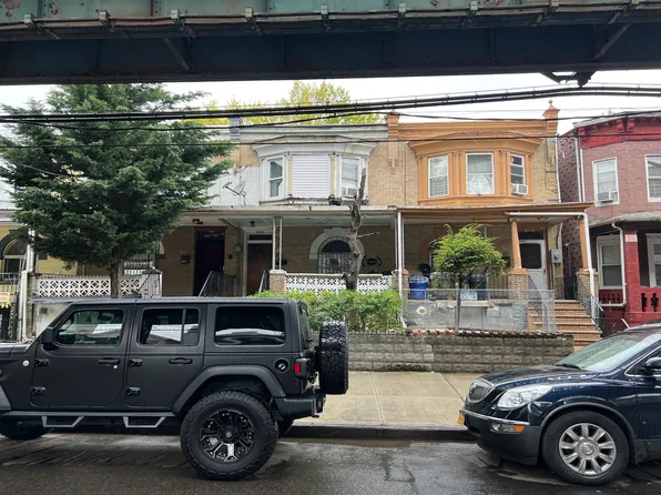 10829 Roosevelt Ave, Corona, NY 11368