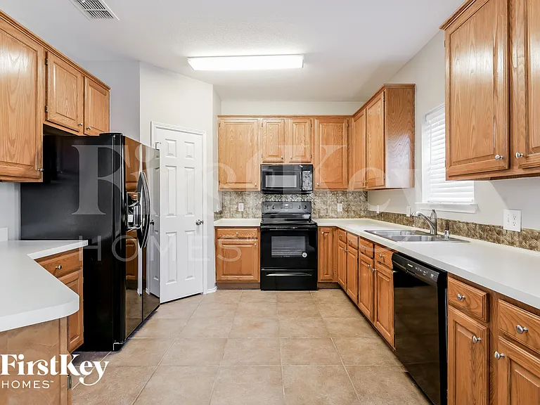 1412 Pine Ridge Rd — Photo 8