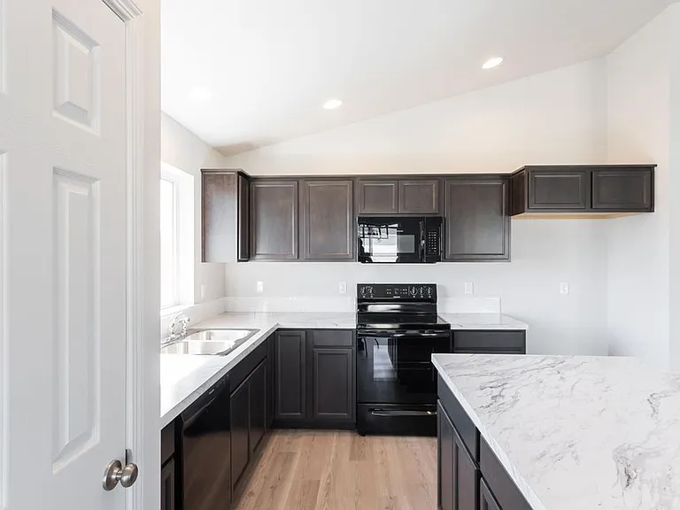 19556 Calais Ave — Photo 10