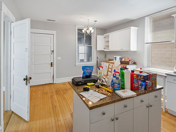 3rd image of 2335 N Oakley Ave APT 3