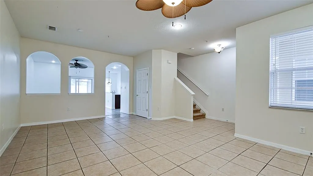 3 bed, 2.5 bath, 1776 sqft, $1,895 — Photo 2