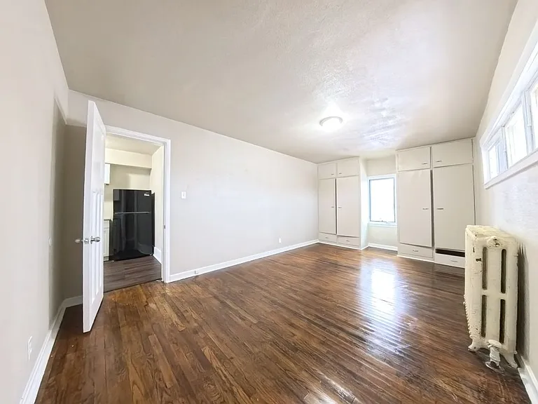 511 W State St — Photo 25