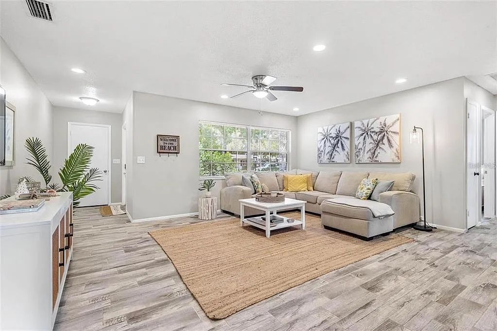 3 bed, 2.0 bath, 1762 sqft, $4,000 — Photo 3
