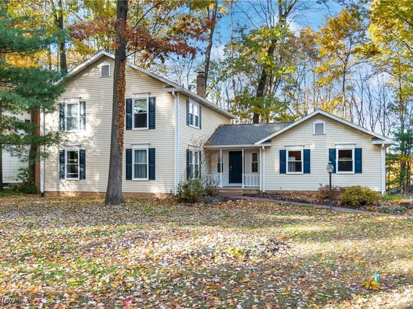 6593 Amblewood St NW, Canton, OH 44718