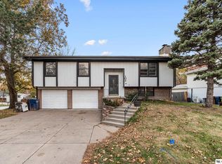 102 Hillcrest Ave, Bellevue, NE 68005