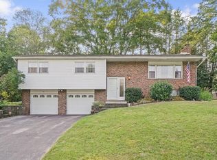 38 Skyview Dr, Poughkeepsie, NY 12603
