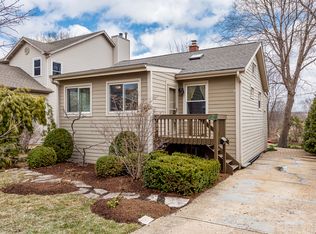 67 Grove Ave, Glen Ellyn, IL 60137