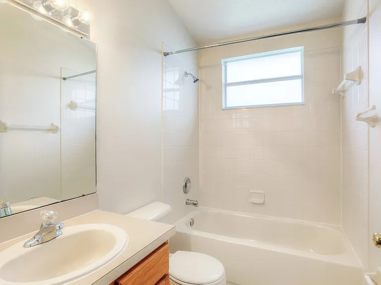 24622 Volterra Ct — Photo 11
