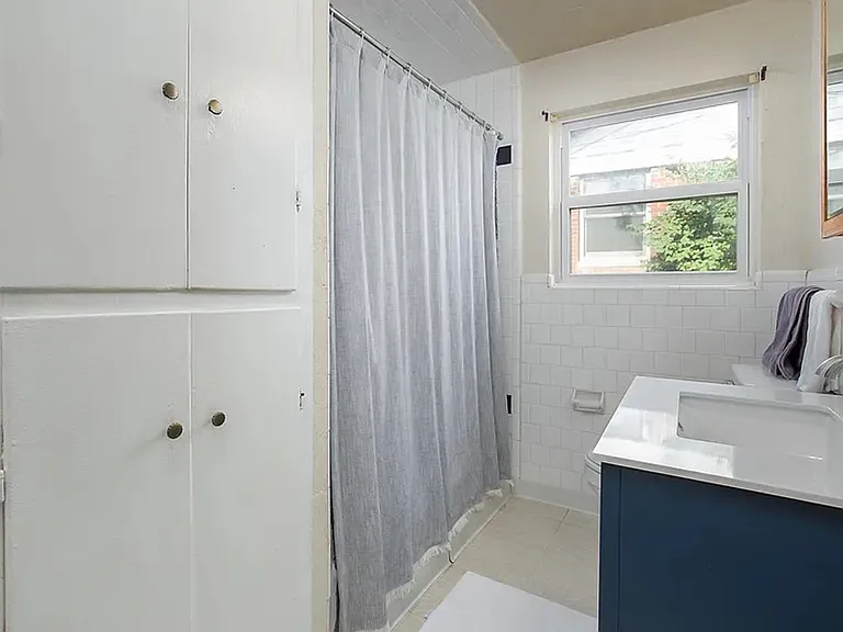 2804 NW 46th St — Photo 3