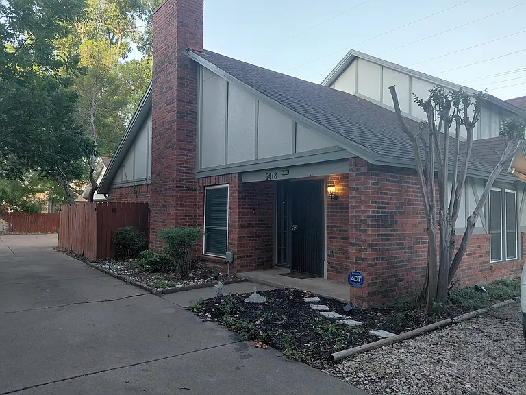 Lago Vista Dr — Photo 1