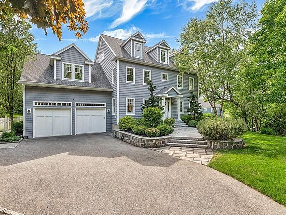 5th image of 32 Amberwood Dr