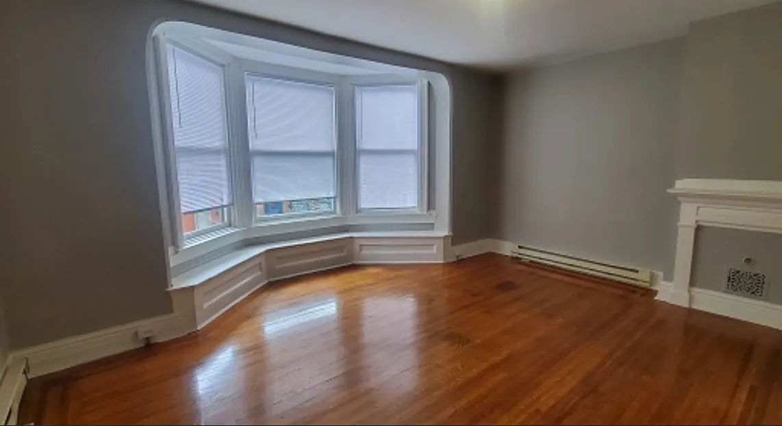 Studio, $860 — Photo 2