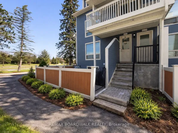 802 Saint Andre Dr #46A, Ottawa, ON K1C 4R4