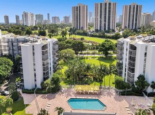20500 W Country Club Dr APT 416, Aventura, FL 33180