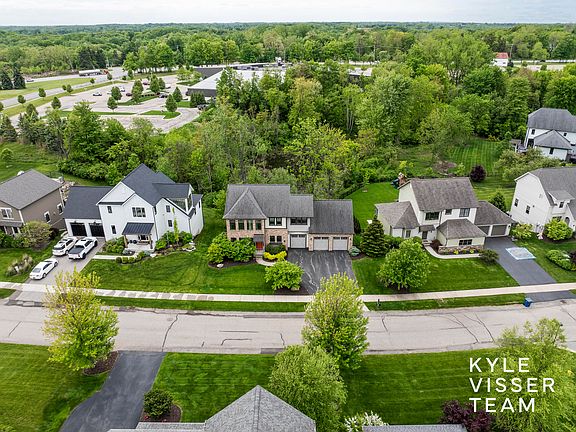 3rd image of 3940 Balsam Waters Dr NE