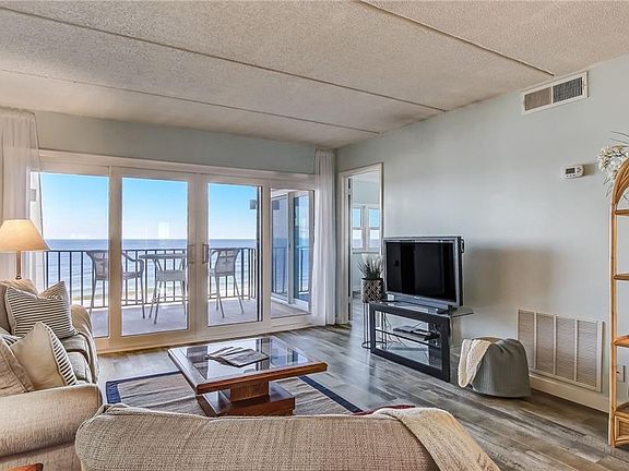 4th image of 3350 S Fletcher Ave #6K