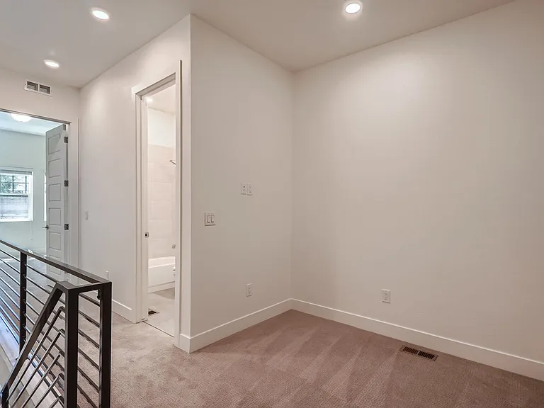 Brand New 3b/3.5bth Townhomes in the Heart of Park Hill. — Photo 22