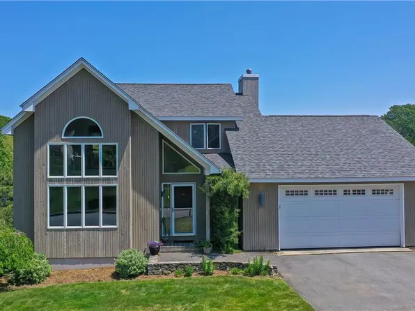 1 Larson Ct, Bristol, RI 02809