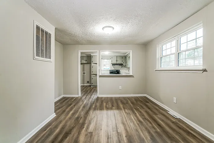 105 Weathington St SW — Photo 5