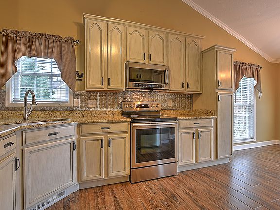 Open kitchen and dinning 