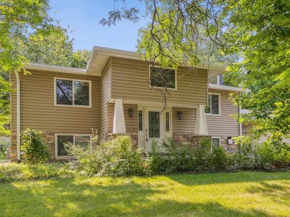 3335 Urbandale Ln N, Plymouth, MN 55447
