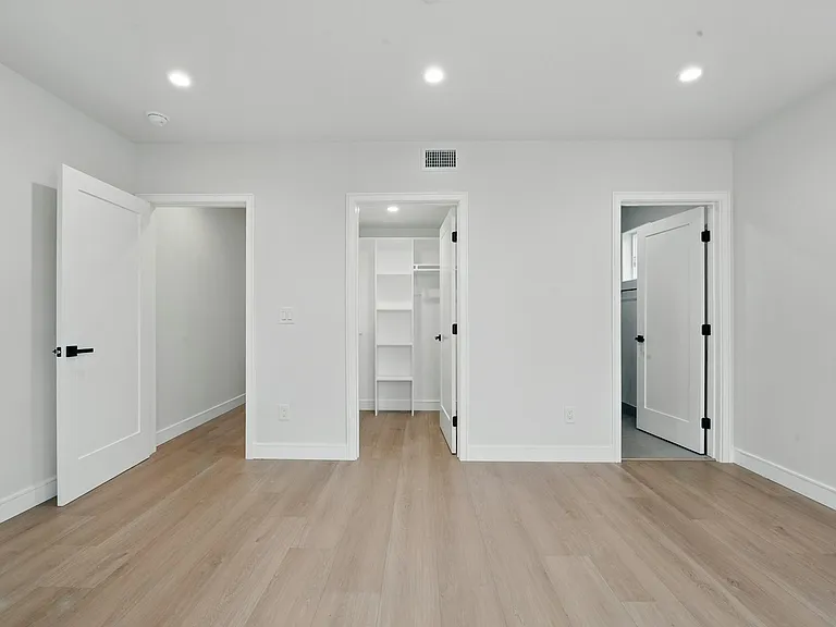 8234 Blackburn Ave #8236-1/2 — Photo 35