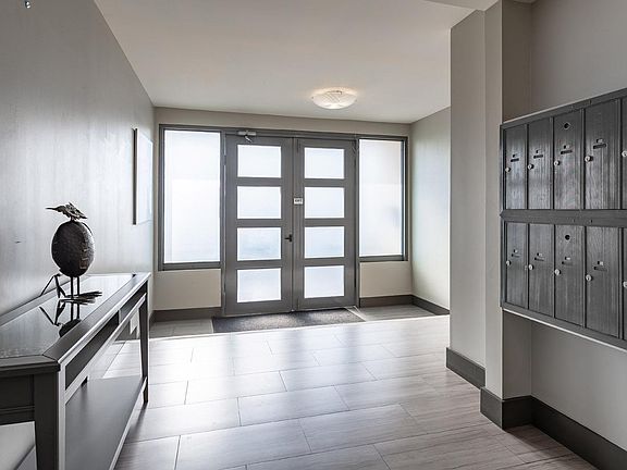 3rd image of 5161 Riverton Ave APT 206