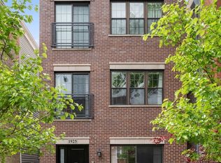 1925 W Roscoe St, Chicago, IL 60657
