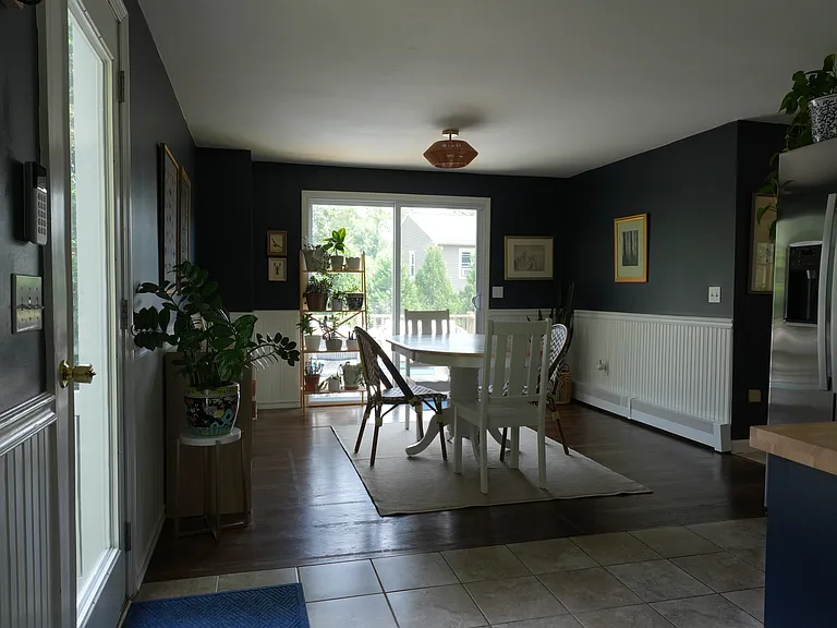4 Russell Ave — Photo 4