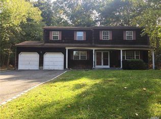 20 Kastal Dr, Ridge, NY 11961