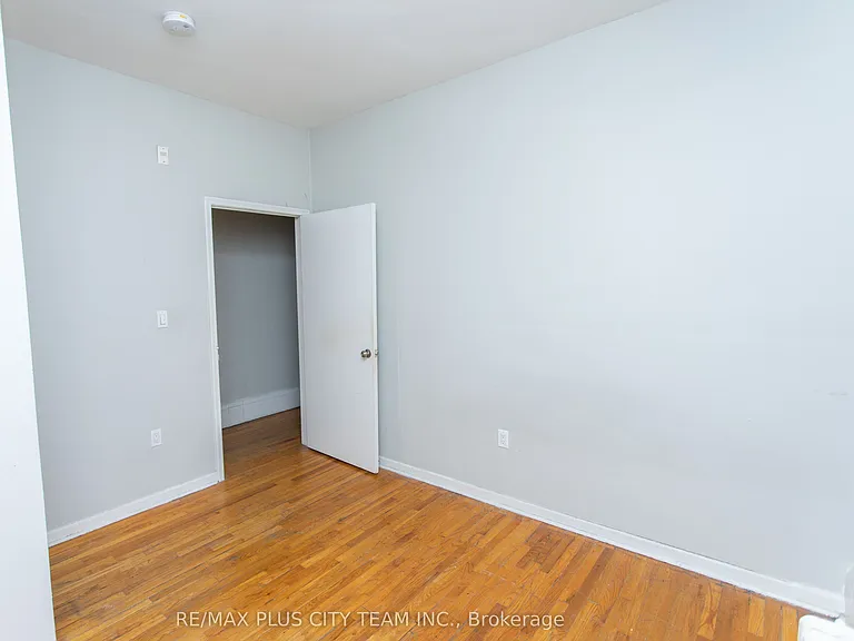 682 Bathurst St #2 — Photo 10