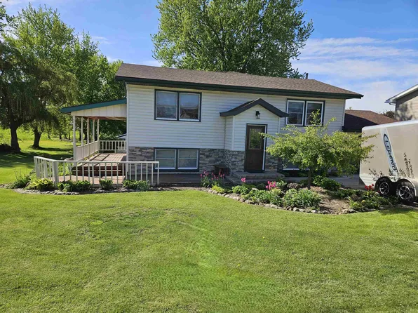408 E Centre St, Garnavillo, IA 52049