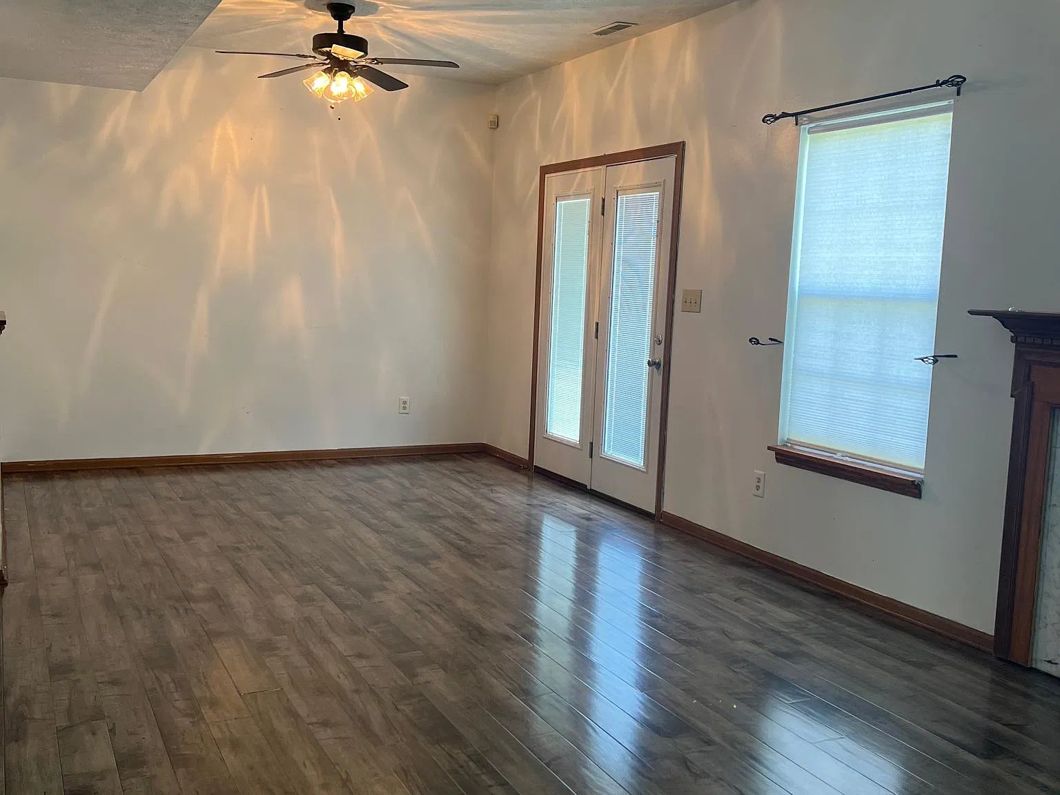 609 Cahill Ln — Photo 3