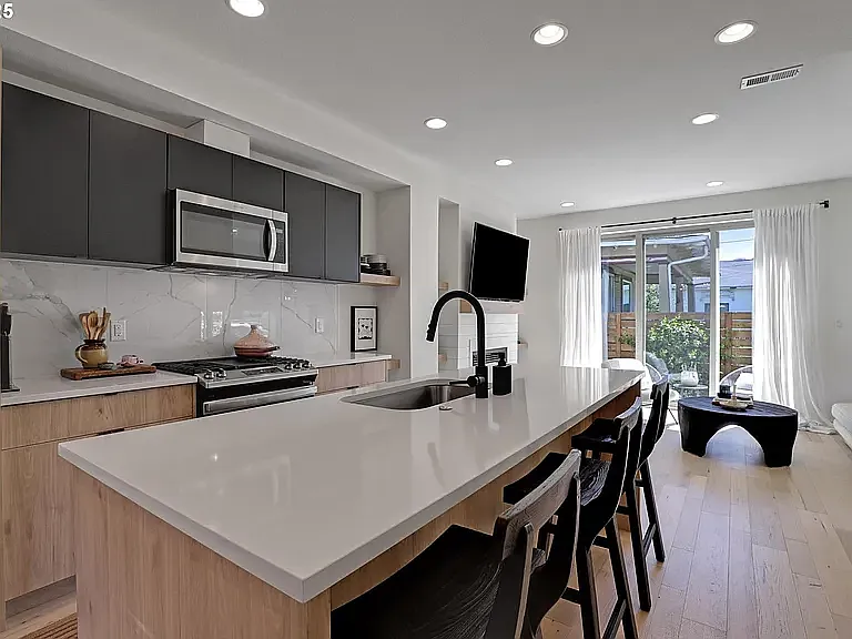 3512 N Haight Ave — Photo 21