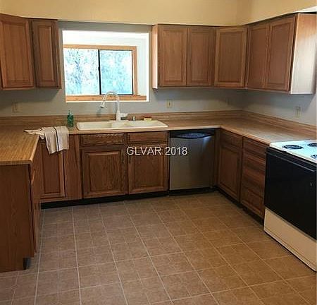 2nd image of 1605 Yellow Rose St