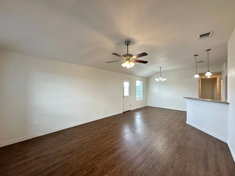 901 Lasso Dr — Photo 30