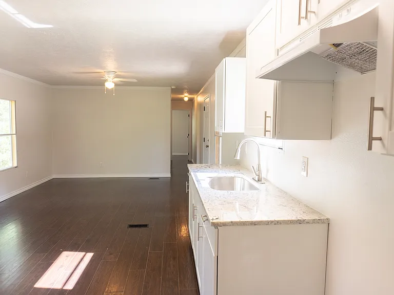 4210 W Sutton Dr — Photo 8