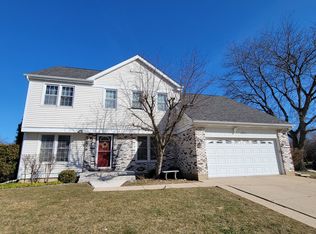 403 Alexandria Dr, Vernon Hills, IL