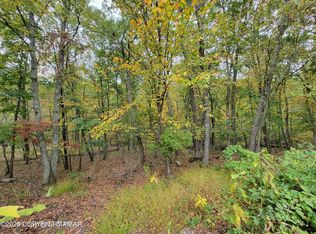 16 & 17 Summit Dr, East Stroudsburg, PA