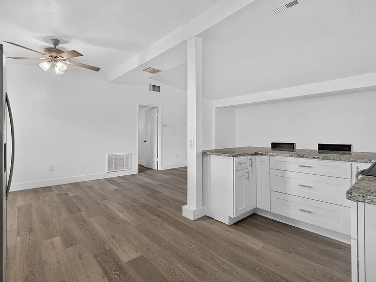 2500 Myrtle Ave — Photo 6