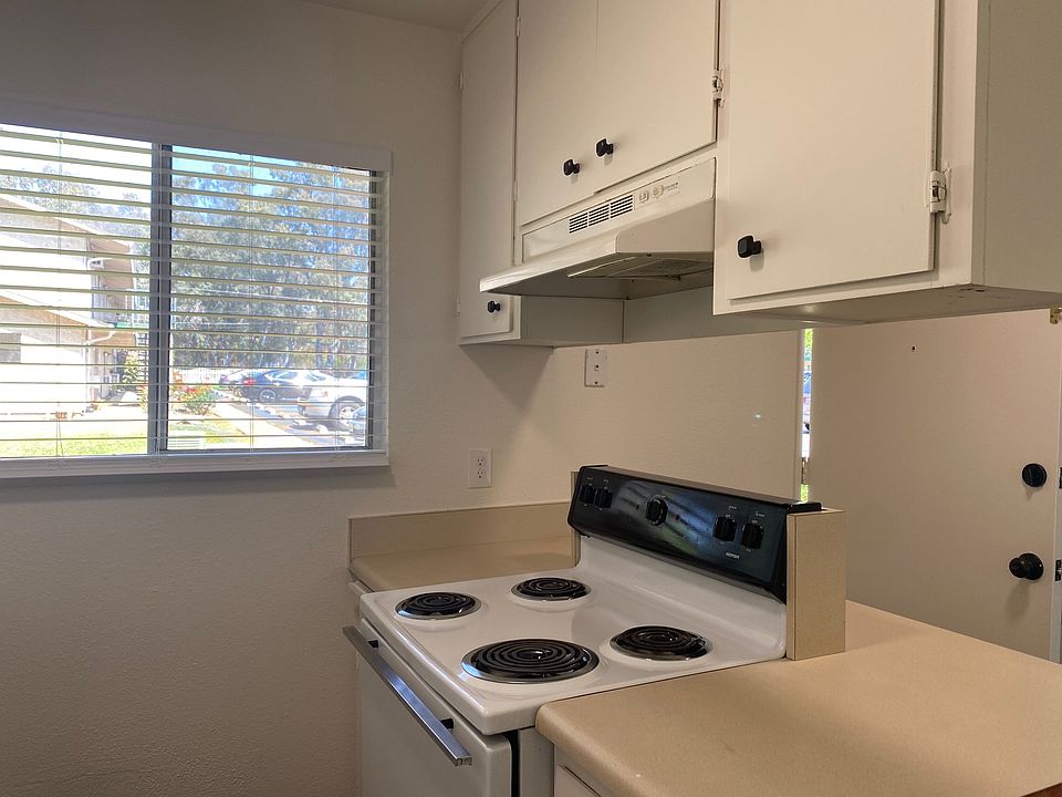1st image of 445 Nelson Ave #19