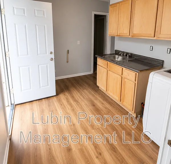 2455 Douglass Ave — Photo 6